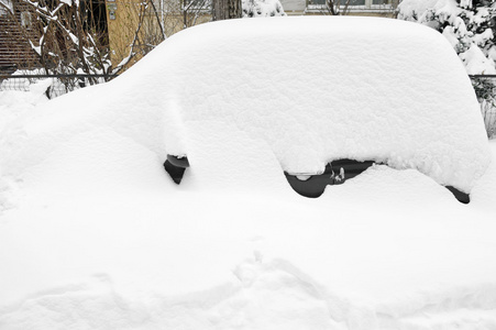 雪盖的车