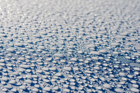 许多水滴背景上