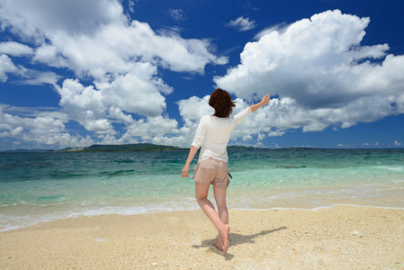 美丽的海滩和女人