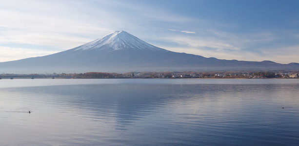 山富士和阿希湖