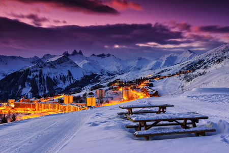 在阿尔卑斯山，les sybelles，法国著名的滑雪胜地