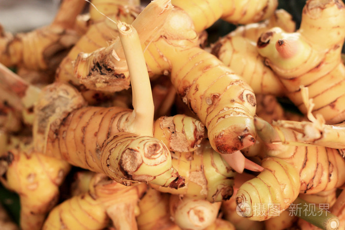 在市场中的姜根