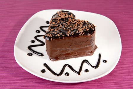 甜蜜的蛋糕，巧克力对板上表特写