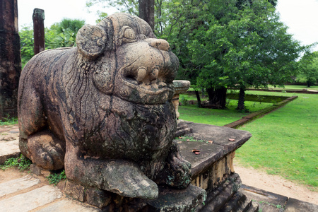 波隆纳鲁沃在斯里兰卡的狮子雕塑