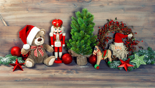 玩具泰迪熊与胡桃夹子的圣诞装饰