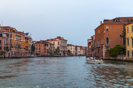 Venise, Italie, 25 juin 2012. genre dun canal vnitien dans la s