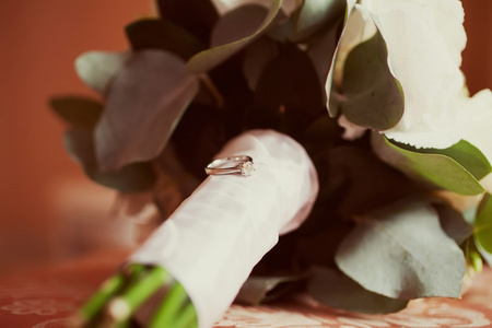婚礼花束和结婚戒指
