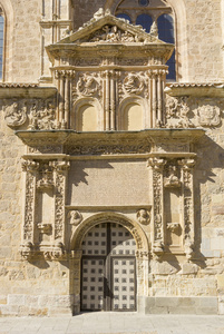 在历史的西班牙萨拉曼卡的中世纪建筑