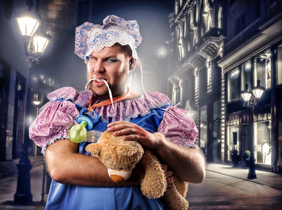 chav 男人穿着像婴儿照片