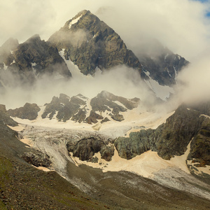 朦胧的山景