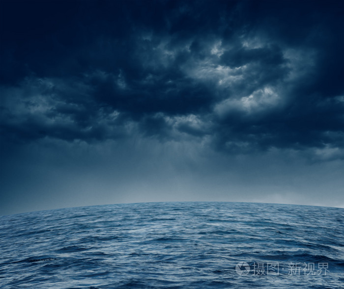 风雨如磐的海洋