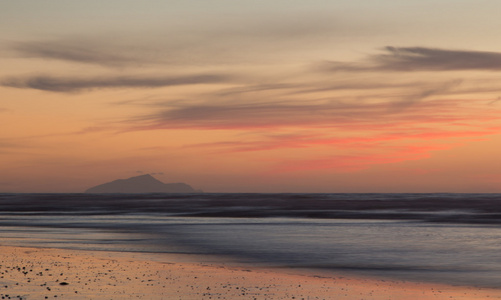 小岛海滩夕阳余晖