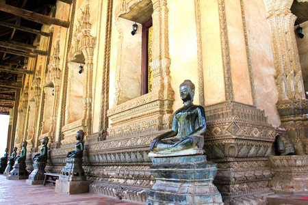 青铜佛像在山楂帕萨凯，万象，老挝