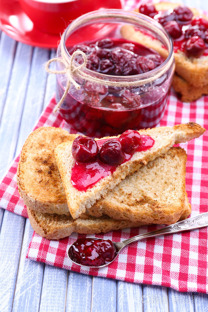 美味面包加果酱上表特写
