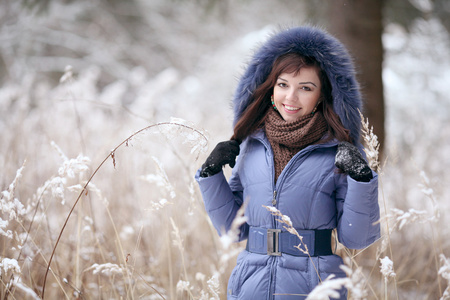 在森林里的美女