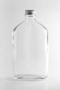 空的玻璃瓶，在白色背景