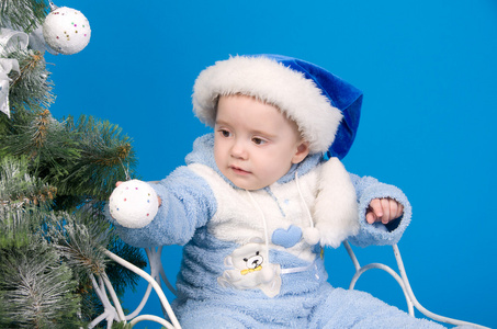 圣诞老人的蓝帽子的婴儿