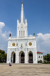 在 samutsongkram thailand1 的白色天主教教会。