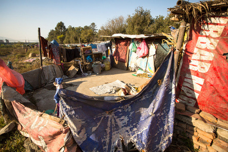 加德满都房子在加德满都市 tripureshwor 区的贫民窟的非法房屋照片