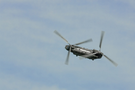 显示在 airbourne hc2 直升机