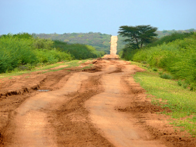 非洲的危险道路，莫耶尔和马萨比特之间
