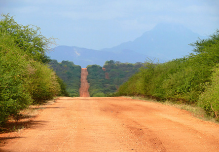 非洲的危险道路，莫耶尔和马萨比特之间