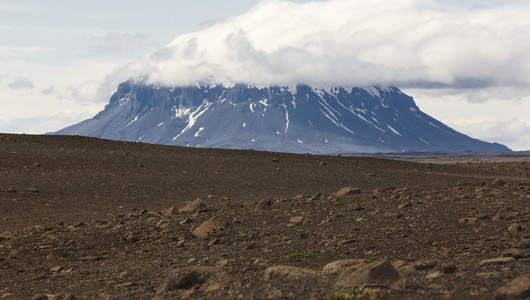 冰岛。座山。高原地区。f88 路