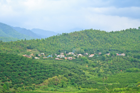 村庄在山中