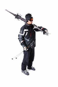 一个男性的滑雪者展示了如何进行全套设备