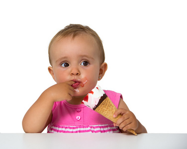 宝宝吃冰淇淋
