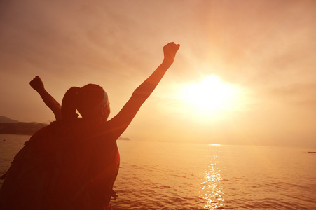 根据码头日出图片