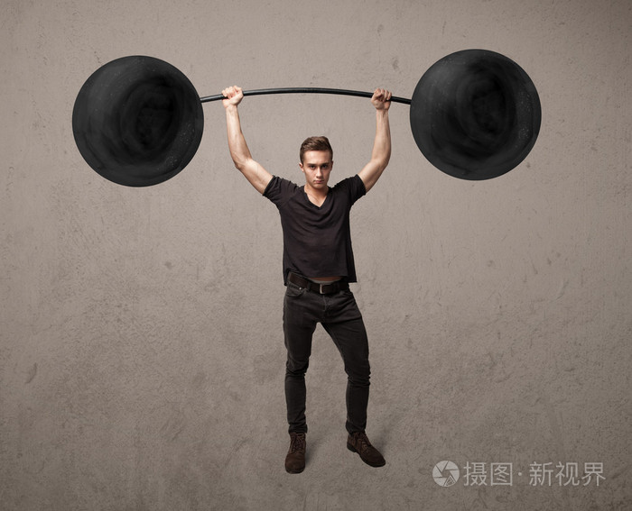 肌肉男子举重