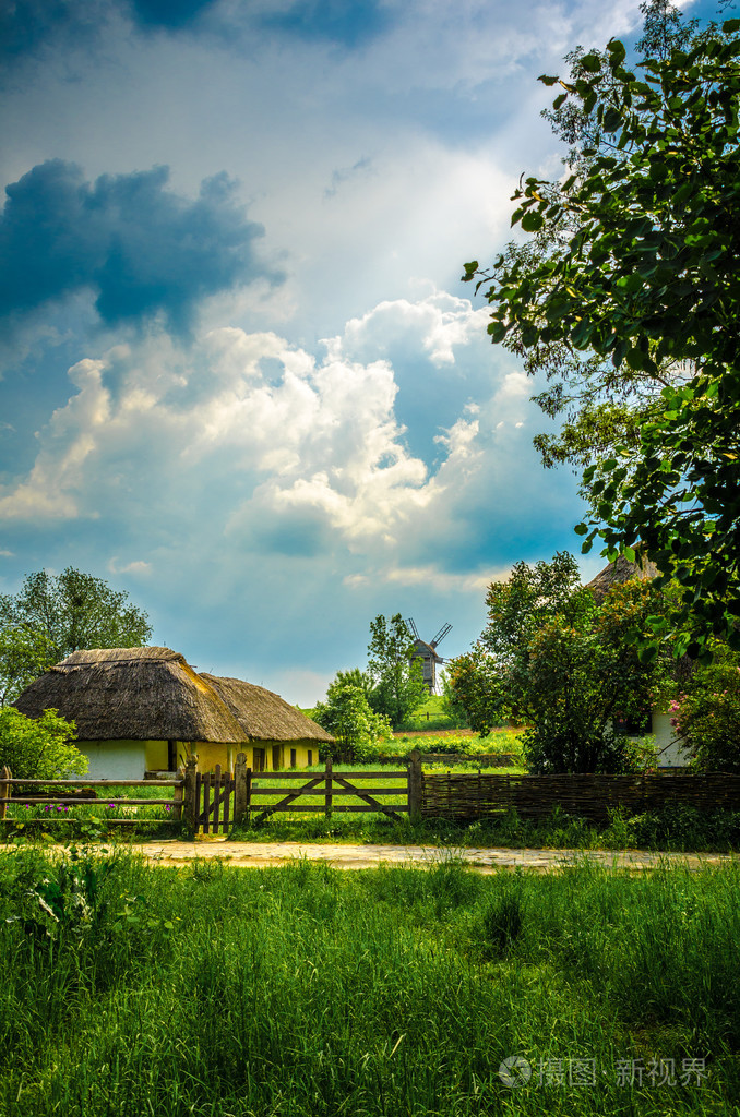 古代传统乌克兰农村小屋