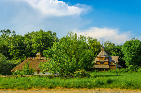 古代传统乌克兰农村小屋图片