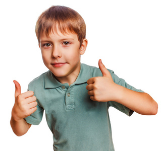 金发男孩孩子举起大拇指一件蓝色衬衫