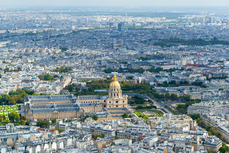 从巴黎的埃菲尔铁塔荣军的视图