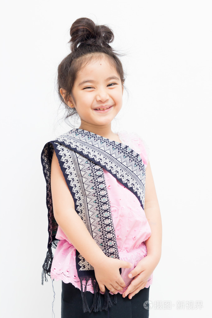 身穿传统服装的泰国小孩