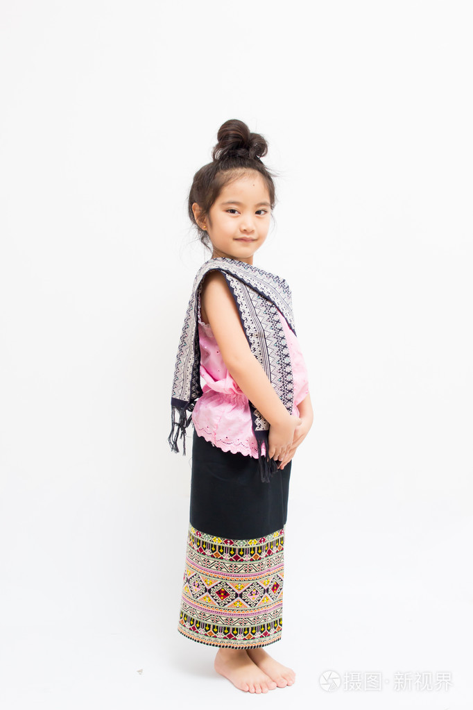 身穿传统服装的泰国小孩