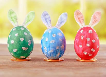 复活节彩蛋和兔子耳朵