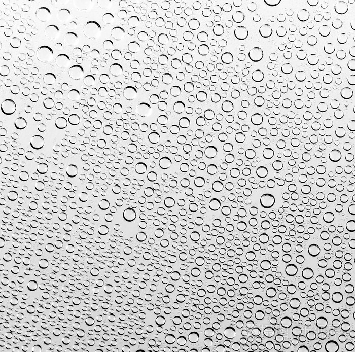 黑色和白色的水滴