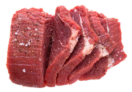 鲜切的生牛肉肉用香料图片