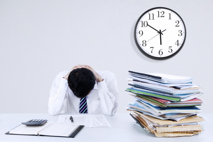 精疲力竭的商人