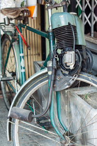 旧发动机的自行车图片