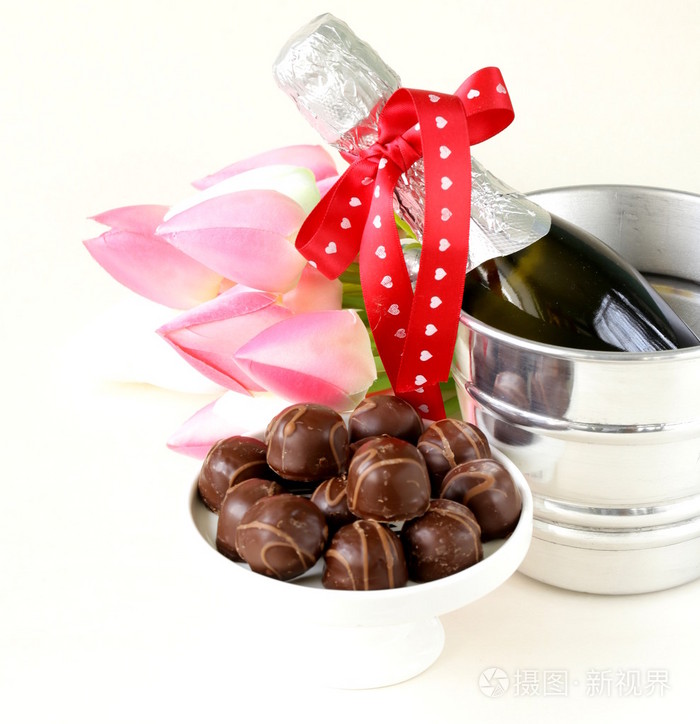 浪漫静物香槟, 鲜花郁金香巧克力