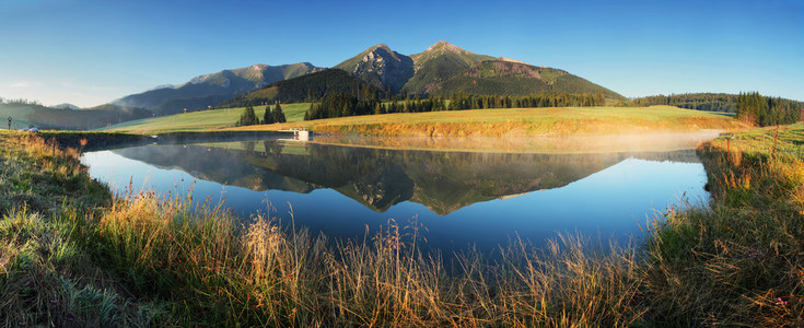 山湖全景