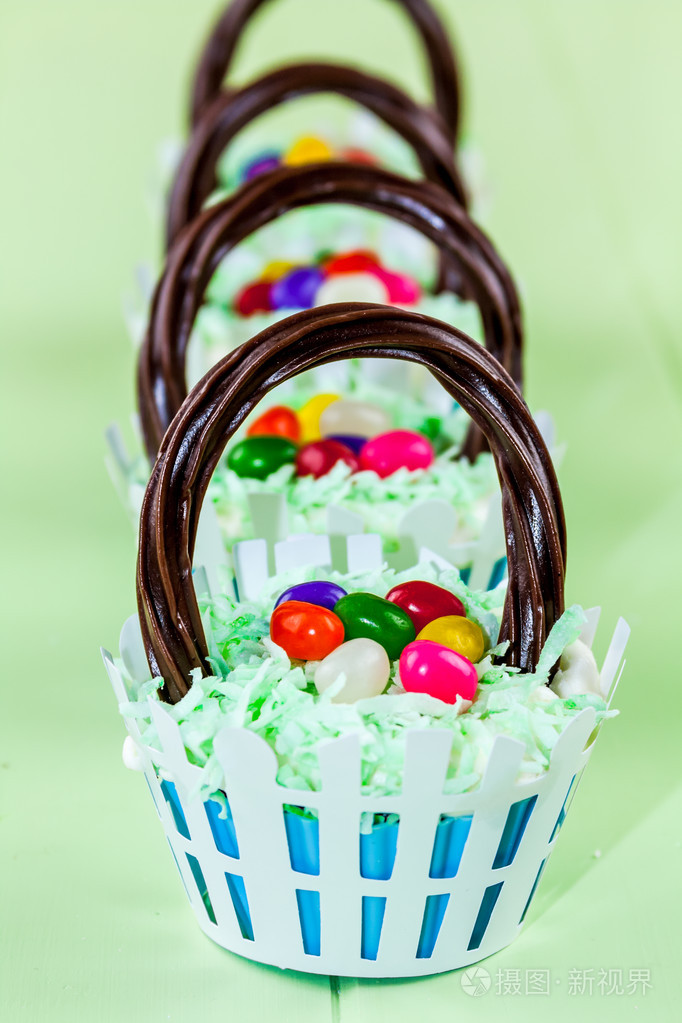 复活节篮子纸杯蛋糕