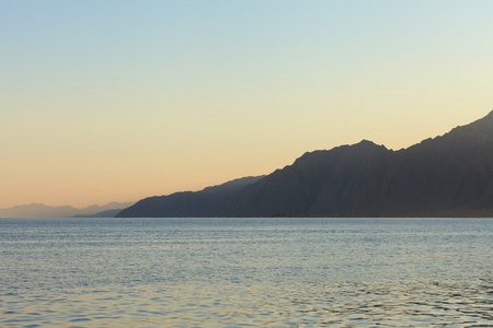 红海和达哈卜山