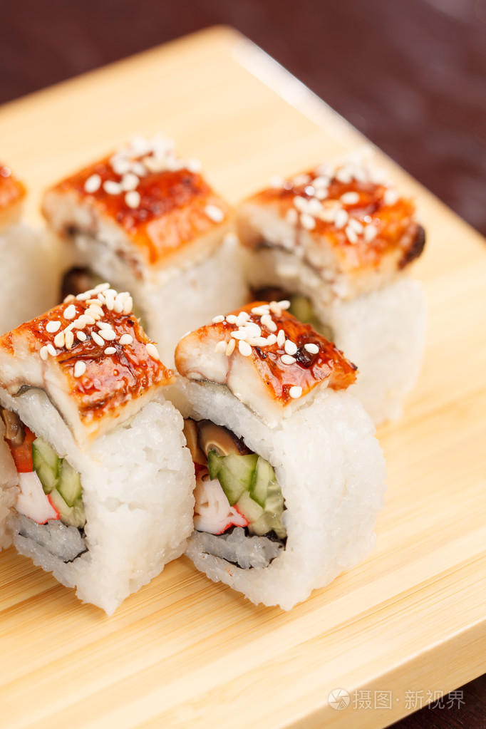 与鳗鱼寿司照片-正版商用图片1ezbov-摄图新视界