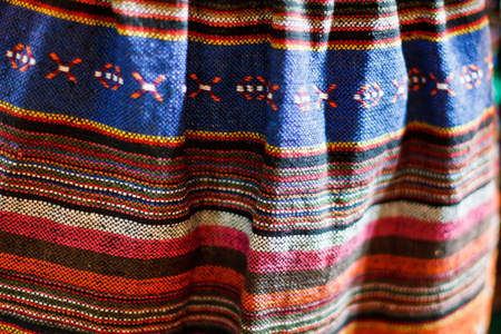 图像的明亮折叠的布桩多彩纺织背景