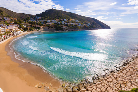 在地中海的阿利坎特 moraira 海滩 el portet 海滩